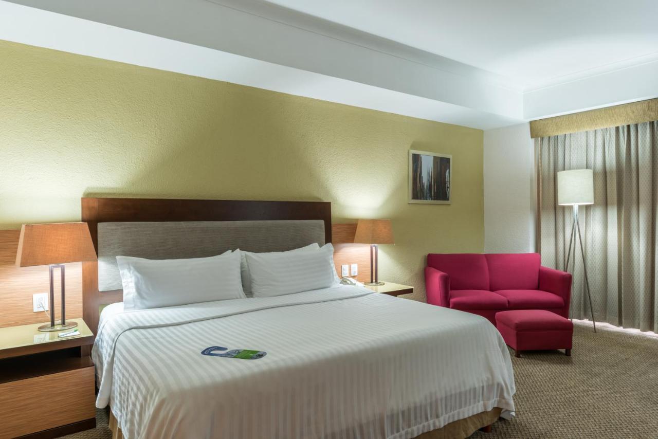 Premium King Room with Bath and Shower Combination